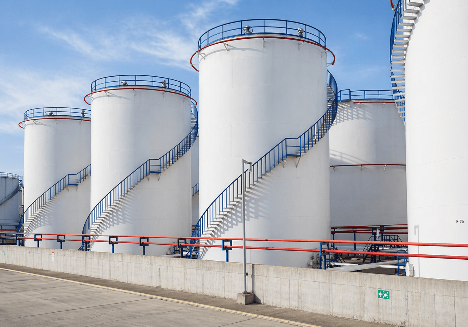 Инфраструктура нефтебазы Дельта Трейд: резервуары и поставки нефтепродуктов для АЗС